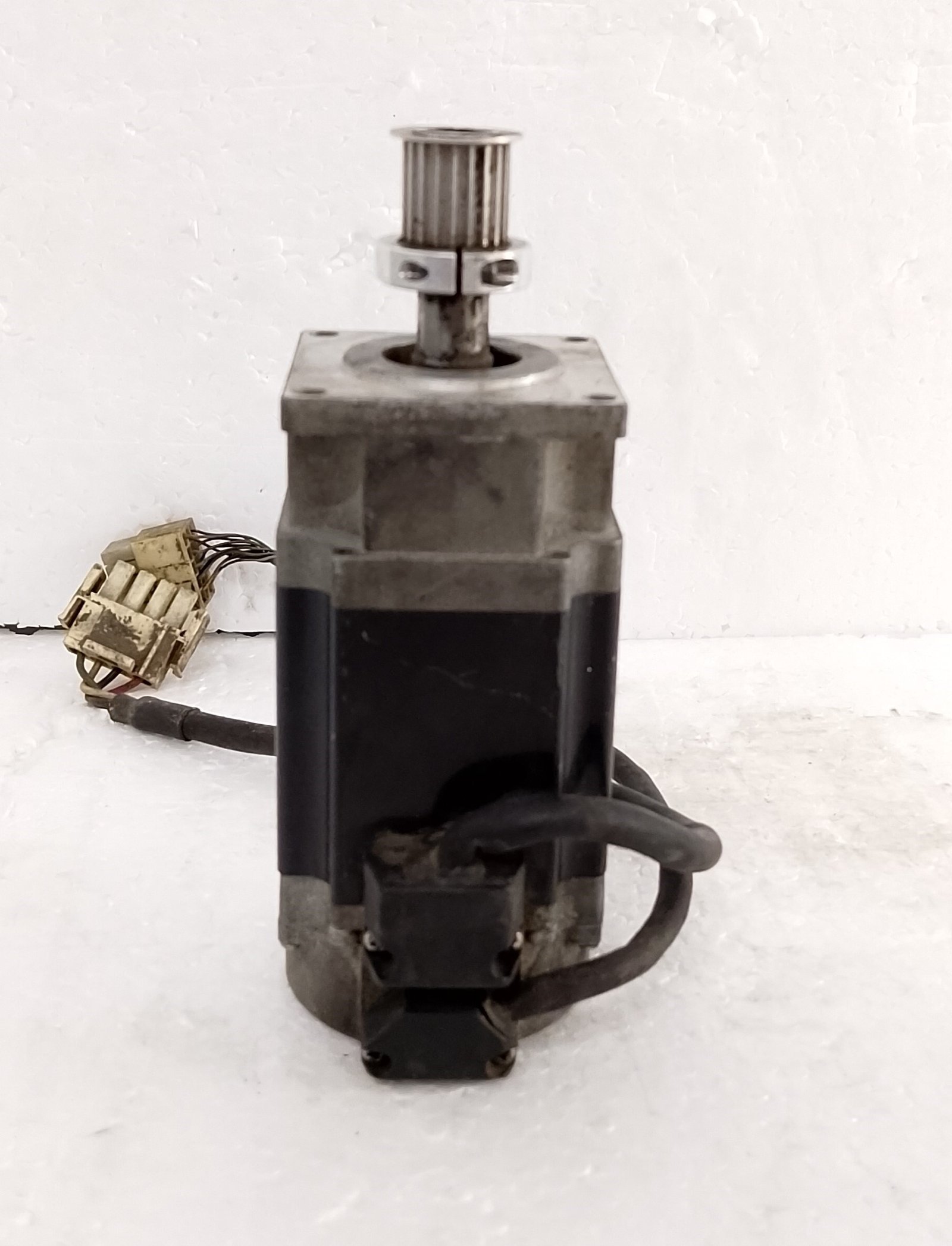 Aleen-bradley Tl-a230P-hj32An Servo Motor
