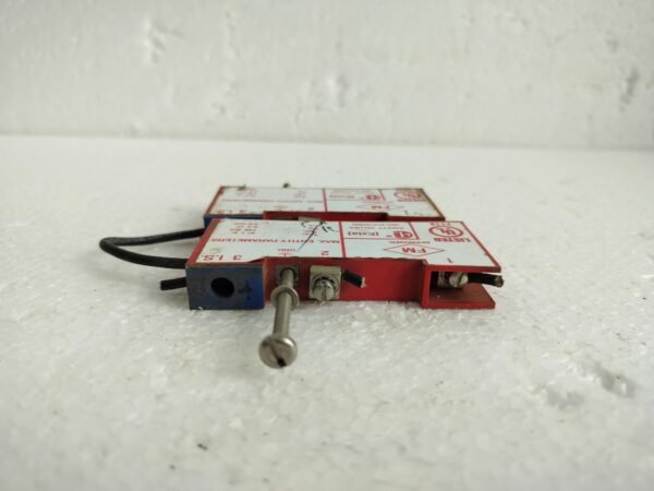 Gems Sensors Inc. P/N: 113000 Zener Barrier Max. Safe Area Volt: 250 V